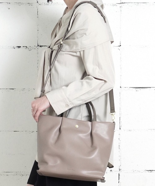 Legato Largo(レガートラルゴ)の「"02"≪Legato Largo≫肩楽 2ポケット フェイクレザー 2WAY ショルダーバッグ(ショルダーバッグ・レディース・ブラック/アイボリー/グレイッシュベージュ・ONE SIZE)」の3枚目の写真