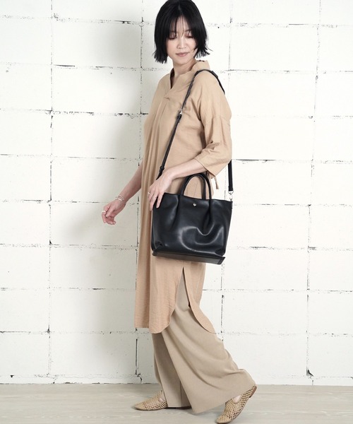 Legato Largo(レガートラルゴ)の「"02"≪Legato Largo≫肩楽 2ポケット フェイクレザー 2WAY ショルダーバッグ(ショルダーバッグ・レディース・ブラック/アイボリー/グレイッシュベージュ・ONE SIZE)」の7枚目の写真