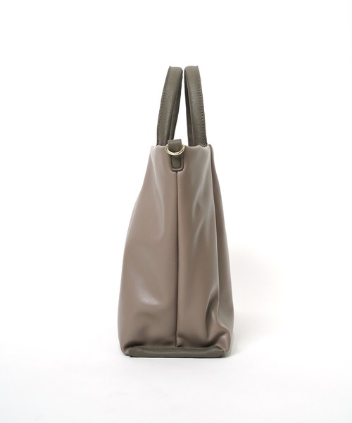 Legato Largo(レガートラルゴ)の「"02"≪Legato Largo≫肩楽 2ポケット フェイクレザー 2WAY ショルダーバッグ(ショルダーバッグ・レディース・ブラック/アイボリー/グレイッシュベージュ・ONE SIZE)」の15枚目の写真