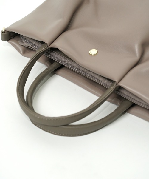 Legato Largo(レガートラルゴ)の「"02"≪Legato Largo≫肩楽 2ポケット フェイクレザー 2WAY ショルダーバッグ(ショルダーバッグ・レディース・ブラック/アイボリー/グレイッシュベージュ・ONE SIZE)」の19枚目の写真