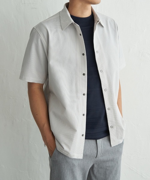 ikka(イッカ)の「イージーケア半袖シャウター(ブルゾン・メンズ・ベージュ/ネイビー/ブルー・XL/L/M/S)」の2枚目の写真