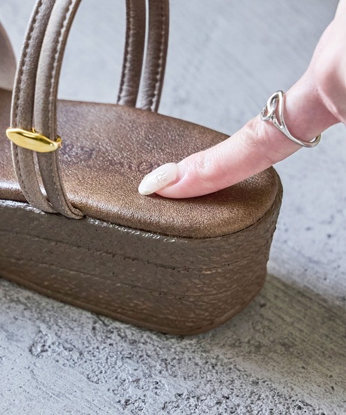 Fashion Letter(ファッションレター)の「日本製 ストラップ付きローヒールサボサンダル 痛くないサンダル(サンダル・レディース・グリーン/ブラック/ホワイト/ベージュ系その他/ゴールド・LL/L/M/S)」の7枚目の写真