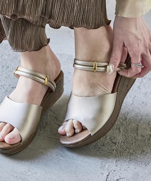 Fashion Letter(ファッションレター)の「日本製 ストラップ付きローヒールサボサンダル 痛くないサンダル(サンダル・レディース・グリーン/ブラック/ホワイト/ベージュ系その他/ゴールド・LL/L/M/S)」の12枚目の写真