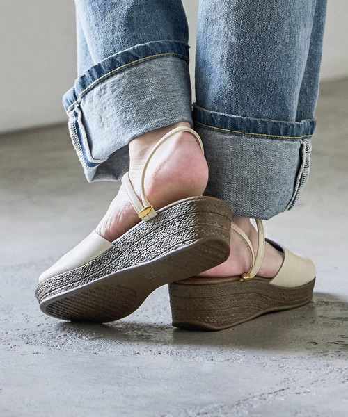 Fashion Letter(ファッションレター)の「日本製 ストラップ付きローヒールサボサンダル 痛くないサンダル(サンダル・レディース・グリーン/ブラック/ホワイト/ベージュ系その他/ゴールド・LL/L/M/S)」の18枚目の写真