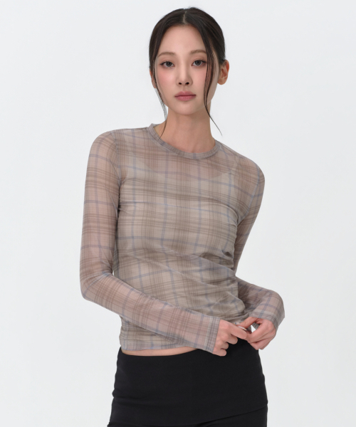 MUSINSA STANDARD WOMAN（ムシンサスタンダードウーマン）の「ウィメンズチェックシアーロングスリーブTシャツ[ベージュ]（Tシャツ/カットソー・レディース・その他・X-SMALL/SMALL/MEDIUM/LARGE）」の4枚目の写真