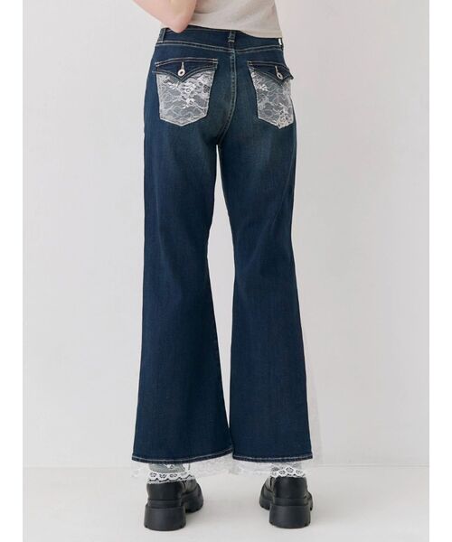 EVRIS(エヴリス)の「レースドッキングフレアデニムパンツ(デニムパンツ・レディース・インディゴブルー/ライトブルー・SMALL/MEDIUM)」の1枚目の写真