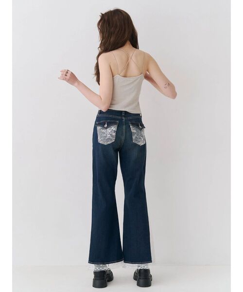 EVRIS(エヴリス)の「レースドッキングフレアデニムパンツ(デニムパンツ・レディース・インディゴブルー/ライトブルー・SMALL/MEDIUM)」の14枚目の写真