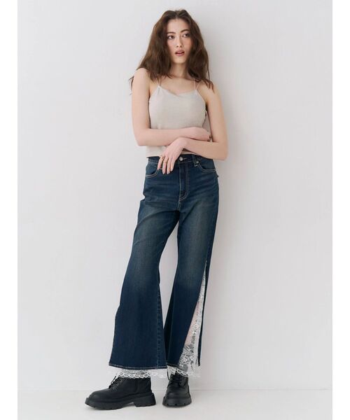 EVRIS(エヴリス)の「レースドッキングフレアデニムパンツ(デニムパンツ・レディース・インディゴブルー/ライトブルー・SMALL/MEDIUM)」の17枚目の写真