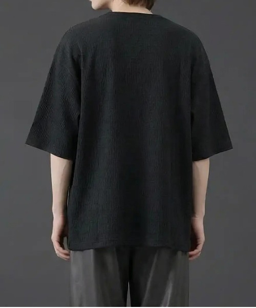 revertical（リバーティカル）の「ワッフル素材Vネック半袖Tシャツ／リラックスシルエット（Tシャツ/カットソー・メンズ・ブラック/グレイッシュベージュ/ブルーグリーン・SMALL/LARGE/MEDIUM）」の4枚目の写真