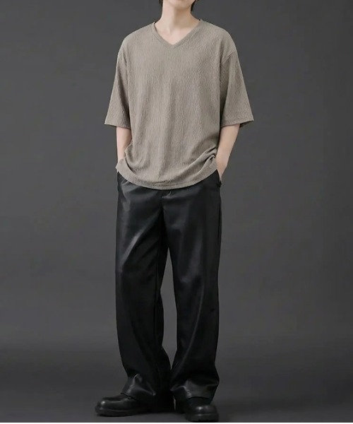 revertical（リバーティカル）の「ワッフル素材Vネック半袖Tシャツ／リラックスシルエット（Tシャツ/カットソー・メンズ・ブラック/グレイッシュベージュ/ブルーグリーン・SMALL/LARGE/MEDIUM）」の11枚目の写真