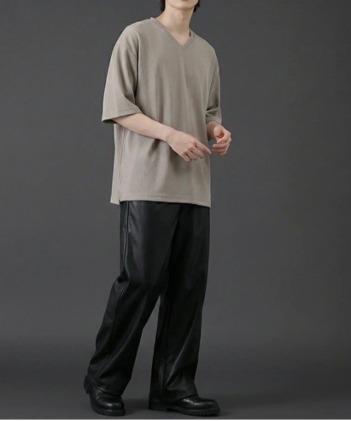 revertical（リバーティカル）の「ワッフル素材Vネック半袖Tシャツ／リラックスシルエット（Tシャツ/カットソー・メンズ・ブラック/グレイッシュベージュ/ブルーグリーン・SMALL/LARGE/MEDIUM）」の13枚目の写真