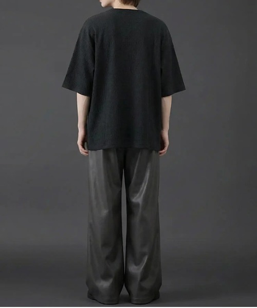 revertical（リバーティカル）の「ワッフル素材Vネック半袖Tシャツ／リラックスシルエット（Tシャツ/カットソー・メンズ・ブラック/グレイッシュベージュ/ブルーグリーン・SMALL/LARGE/MEDIUM）」の7枚目の写真