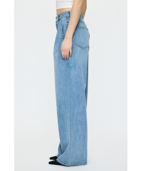 MOUSSY(マウジー)の「TUCK WIDE LIGHT STRAIGHT(デニムパンツ・レディース・ワンウォッシュ/ライトブルー・0/1/2)」の9枚目の写真