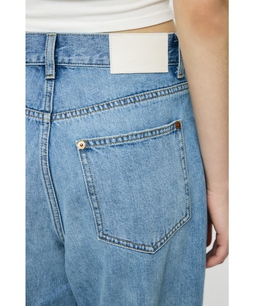 MOUSSY(マウジー)の「TUCK WIDE LIGHT STRAIGHT(デニムパンツ・レディース・ワンウォッシュ/ライトブルー・0/1/2)」の13枚目の写真