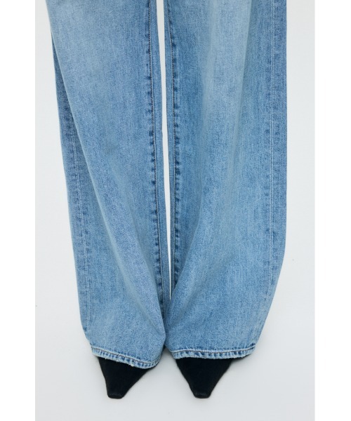 MOUSSY(マウジー)の「TUCK WIDE LIGHT STRAIGHT(デニムパンツ・レディース・ワンウォッシュ/ライトブルー・0/1/2)」の14枚目の写真