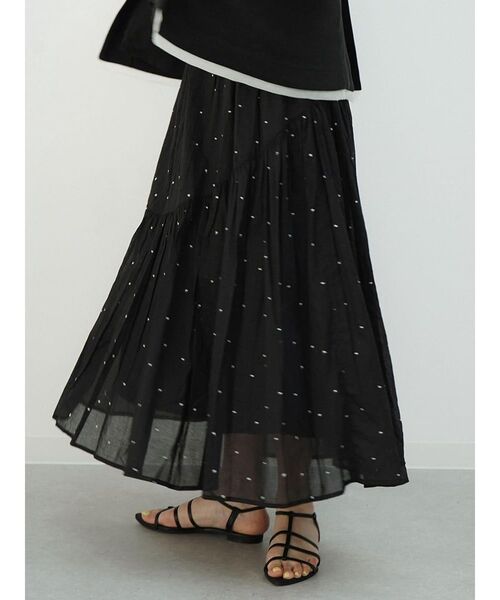FIKA.（フィーカ）の「Square dot gather skirt（スカート・レディース・ブラック/オフホワイト・MEDIUM）」の2枚目の写真