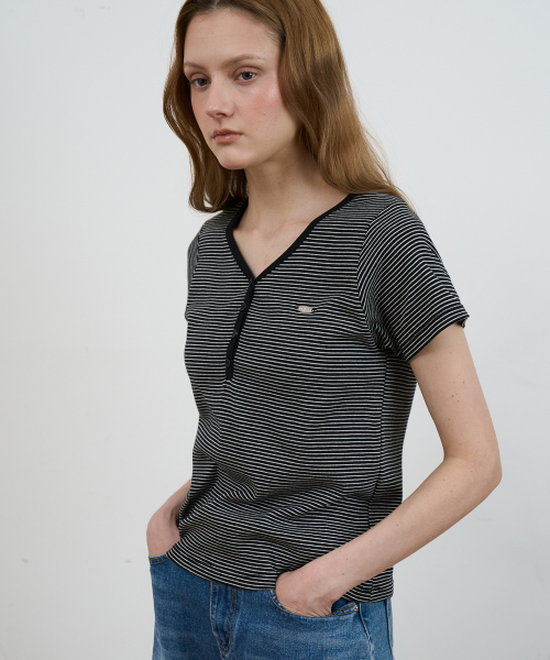 DEHEVE（デヘヴェ）の「Stripe Henley Neck T-shirt [Black]（Tシャツ/カットソー・レディース・ブラック・OS）」の11枚目の写真