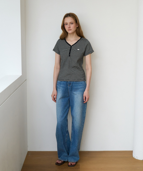 DEHEVE（デヘヴェ）の「Stripe Henley Neck T-shirt [Black]（Tシャツ/カットソー・レディース・ブラック・OS）」の3枚目の写真