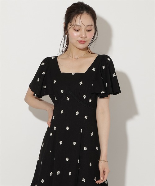 WILLSELECTION(ウィルセレクション)の「小花刺繍フレアスリーブワンピース(ワンピース・レディース・ダークブラウン/グリーン/ブラック/アイボリー・FREE)」の3枚目の写真