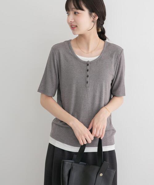 ITEMS URBANRESEARCH(アイテムズ アーバンリサーチ)の「リブレイヤード風Tシャツ(Tシャツ/カットソー・レディース・ブラック/モカ/グレー・FREE)」の2枚目の写真