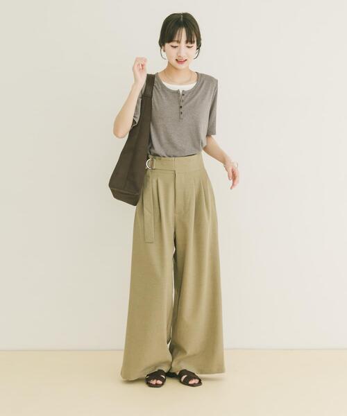 ITEMS URBANRESEARCH(アイテムズ アーバンリサーチ)の「リブレイヤード風Tシャツ(Tシャツ/カットソー・レディース・ブラック/モカ・FREE)」の9枚目の写真