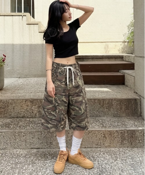 gossip!ロサンゼルス(ゴシップロサンゼルス)の「Y2K迷彩柄 カモフラージュ ウエストゴム ワイド ハーフデニムパンツ(Tシャツ/カットソー・レディース・カモフラージュ・S/M)」の6枚目の写真