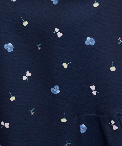 Tiaclasse（ティアクラッセ）の「花柄プリントカットソーチュニック（Tシャツ/カットソー・レディース・アイボリー/ネイビー・L/M）」の22枚目の写真