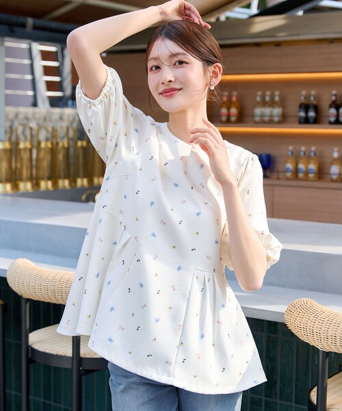 Tiaclasse(ティアクラッセ)の「花柄プリントカットソーチュニック(Tシャツ/カットソー・レディース・アイボリー/ネイビー・L/M)」の17枚目の写真