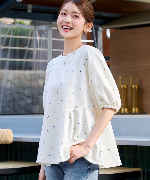 Tiaclasse(ティアクラッセ)の「花柄プリントカットソーチュニック(Tシャツ/カットソー・レディース・アイボリー/ネイビー・L/M)」の14枚目の写真