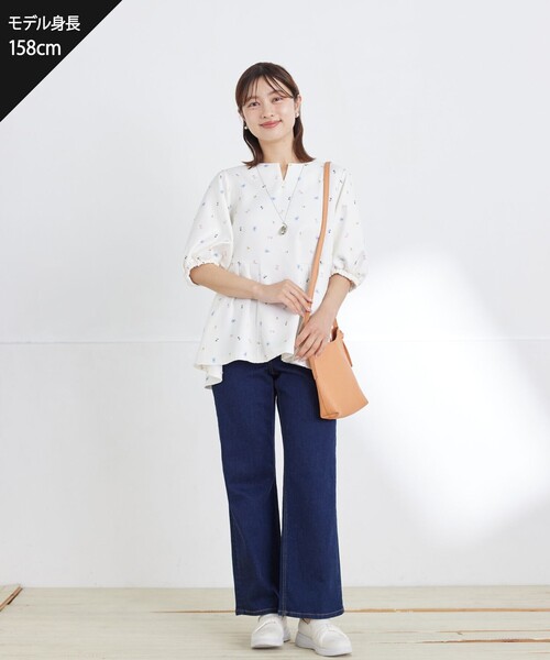 Tiaclasse(ティアクラッセ)の「花柄プリントカットソーチュニック(Tシャツ/カットソー・レディース・アイボリー/ネイビー・L/M)」の3枚目の写真