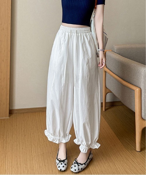 &soiree(アンドソワレ)の「裾フリルセンター切り替えバルーンパンツ(その他パンツ・レディース・ブラック/ホワイト/サックスブルー・SMALL/MEDIUM/LARGE/X-LARGE)」の4枚目の写真