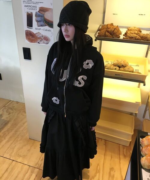 OURSAYSOUR(アワーセイアワー)の「OURS カモフラワーアップリケフードジップアップ ブラック(パーカー・レディース・ブラック・LARGE/M/L/MEDIUM)」の10枚目の写真