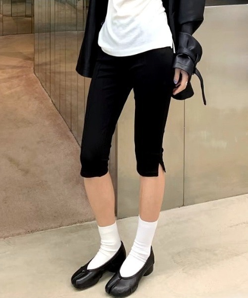 SHEENA(シーナ)の「【3サイズ展開】裾スリットストレッチカプリパンツ(その他パンツ・レディース・ブラック・M/S/L)」の17枚目の写真