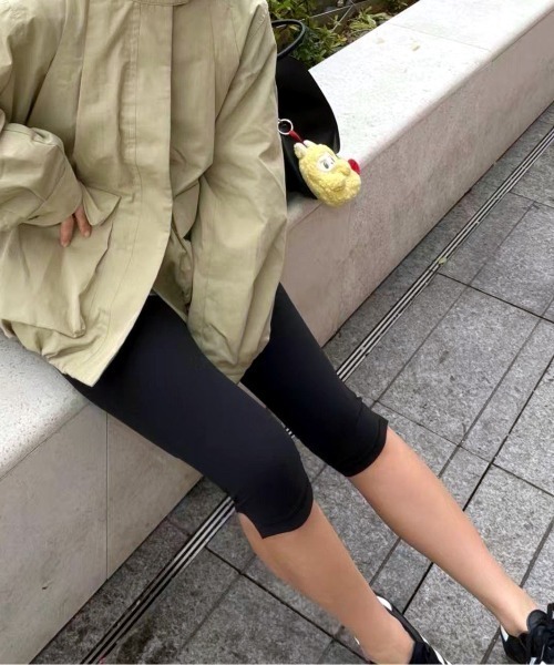 SHEENA(シーナ)の「【3サイズ展開】裾スリットストレッチカプリパンツ(その他パンツ・レディース・ブラック・M/S/L)」の5枚目の写真