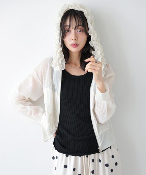 AMELY(エミリー)の「フードフリル シアーパーカー(パーカー・レディース・ベージュ/アイボリー/ブラック/ピンク・フリー)」の5枚目の写真