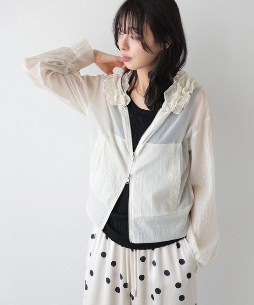 AMELY(エミリー)の「フードフリル シアーパーカー(パーカー・レディース・ベージュ/アイボリー/ブラック/ピンク・フリー)」の6枚目の写真