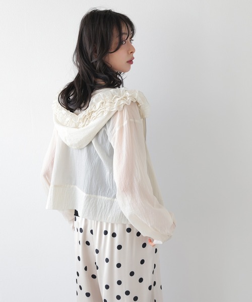 AMELY(エミリー)の「フードフリル シアーパーカー(パーカー・レディース・ベージュ/アイボリー/ブラック/ピンク・フリー)」の7枚目の写真