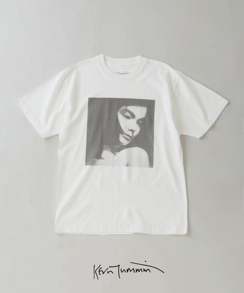 PULP/417EDIFICE（パルプフォーワンセブンエディフィス）の「BJORK PHOTO TEE "PORTRAIT" 1 by Kevin Cummins（Tシャツ/カットソー・メンズ・ホワイト/ブラック・MEDIUM/SMALL/LARGE/X-LARGE）」の2枚目の写真