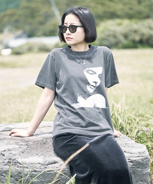 PULP/417EDIFICE（パルプフォーワンセブンエディフィス）の「BJORK PHOTO TEE "PORTRAIT" 1 by Kevin Cummins（Tシャツ/カットソー・メンズ・ホワイト/ブラック・MEDIUM/SMALL/LARGE/X-LARGE）」の18枚目の写真