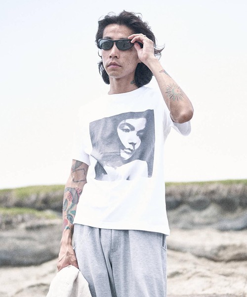 PULP/417EDIFICE（パルプフォーワンセブンエディフィス）の「BJORK PHOTO TEE "PORTRAIT" 1 by Kevin Cummins（Tシャツ/カットソー・メンズ・ホワイト/ブラック・MEDIUM/SMALL/LARGE/X-LARGE）」の12枚目の写真