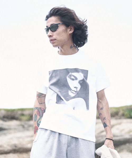 PULP/417EDIFICE（パルプフォーワンセブンエディフィス）の「BJORK PHOTO TEE "PORTRAIT" 1 by Kevin Cummins（Tシャツ/カットソー・メンズ・ホワイト/ブラック・MEDIUM/SMALL/LARGE/X-LARGE）」の13枚目の写真