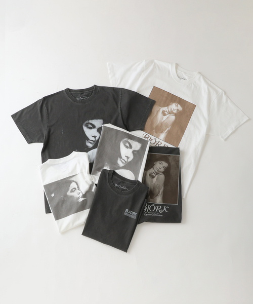 PULP/417EDIFICE（パルプフォーワンセブンエディフィス）の「BJORK PHOTO TEE "PORTRAIT" 1 by Kevin Cummins（Tシャツ/カットソー・メンズ・ホワイト/ブラック・MEDIUM/SMALL/LARGE/X-LARGE）」の22枚目の写真