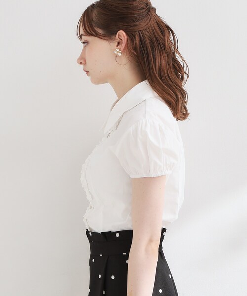 couture brooch(クチュールブローチ)の「フリルパフスリーブブラウス(シャツ/ブラウス・レディース・ダークブラウン/ネイビー/オフホワイト・38)」の15枚目の写真