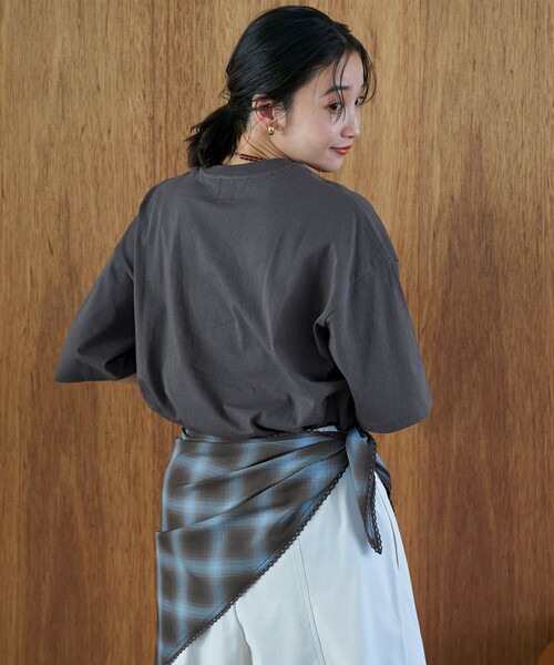 coen(コーエン)の「【汗染み軽減】アソートナンバリングロゴプリント オーバーサイズゆるTシャツ(Tシャツ/カットソー・レディース・ダークグレー/ナチュラル/ベージュ・L/M)」の11枚目の写真