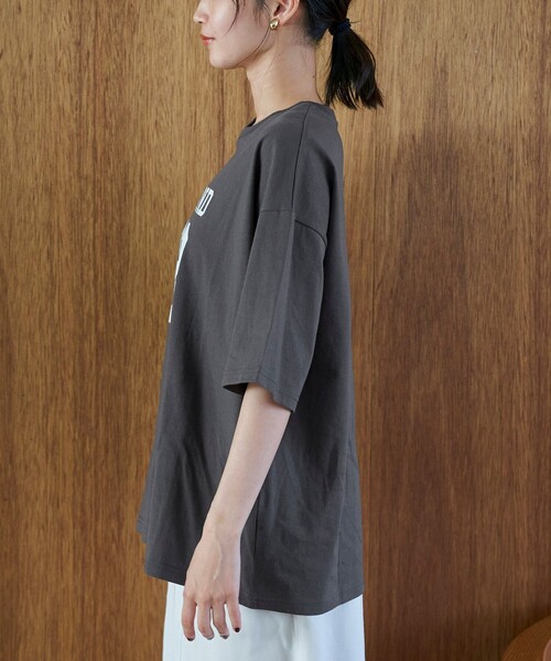 coen(コーエン)の「【汗染み軽減】アソートナンバリングロゴプリント オーバーサイズゆるTシャツ(Tシャツ/カットソー・レディース・ダークグレー/ナチュラル/ベージュ・L/M)」の22枚目の写真