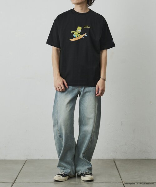 COLONY 2139（コロニートゥーワンスリーナイン）の「ConVenir/ザ・シンプソンズ/バート/サーフTシャツ（Tシャツ/カットソー・メンズ・ホワイト/ブラック・MEDIUM/LARGE）」の21枚目の写真