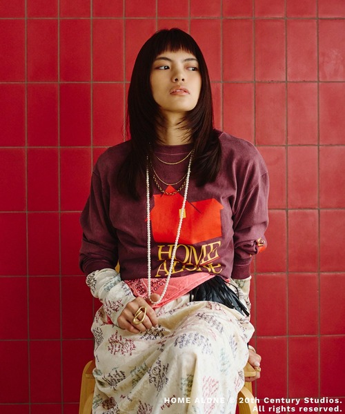 ROSE BUD(ローズバッド)の「CREOLME/HOME ALONE L/S TEE(Tシャツ/カットソー・レディース・ブラック/バーガンディー・ONE SIZE)」の2枚目の写真