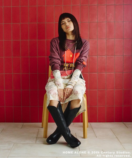 ROSE BUD(ローズバッド)の「CREOLME/HOME ALONE L/S TEE(Tシャツ/カットソー・レディース・ブラック/バーガンディー・ONE SIZE)」の3枚目の写真