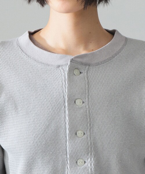BEAMS BOY（ビームスボーイ）の「maturely / サーマル ヘンリー ロングスリーブ Tシャツ（Tシャツ/カットソー・レディース・ブラック/グレー・ONE SIZE）」の8枚目の写真