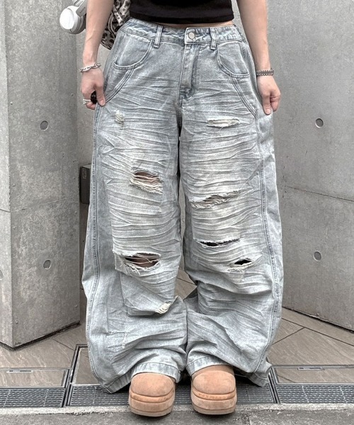 YACA(ヤーカ)の「Distressed Wide Jeans/ディストレストワイドジーンズ(デニムパンツ・レディース・ライトブルー・FREE)」の3枚目の写真